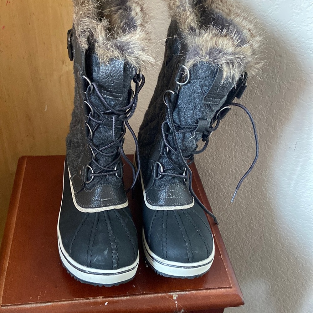 Snow Boots size 7